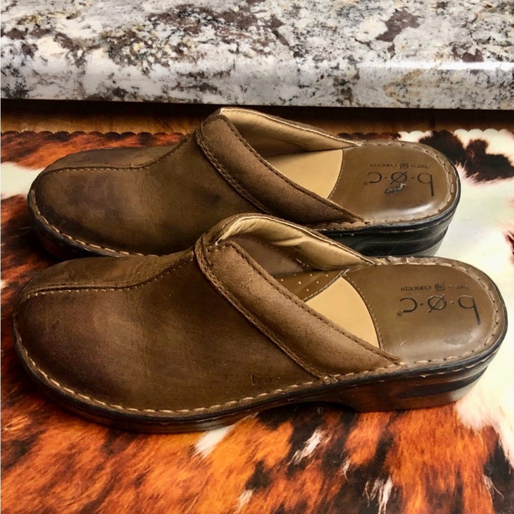 b.o.c. by Born Brown Leather Clogs Size 9 Comfort Mules